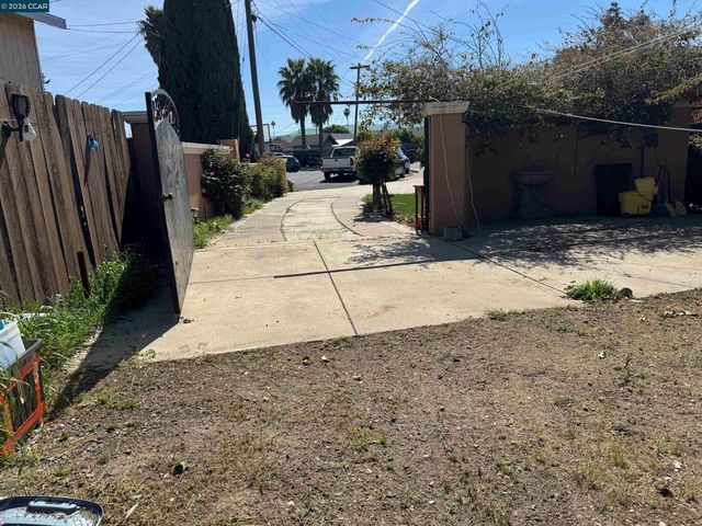 5 Island View Dr, Bay Point, CA 94565