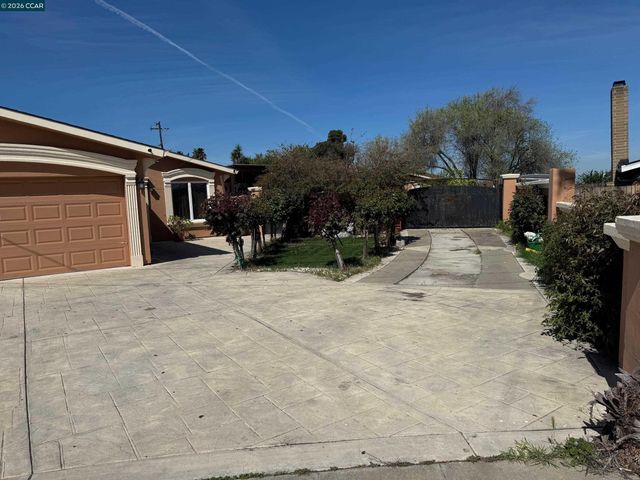 5 Island View Dr, Bay Point, CA 94565