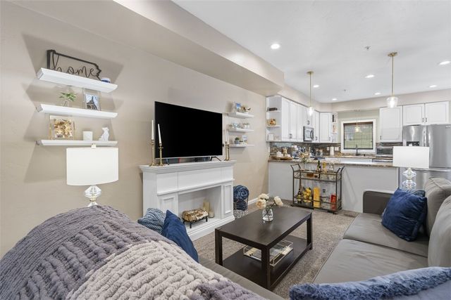 303 Wineberry Ridge Ct, Sewickley Twp, PA 15642