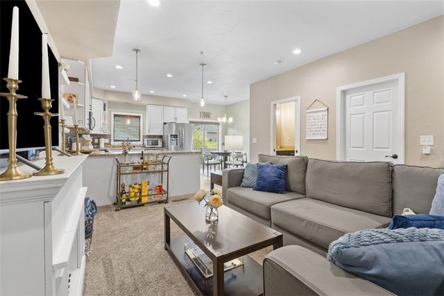 303 Wineberry Ridge Ct, Sewickley Twp, PA 15642