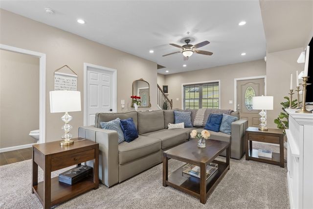 303 Wineberry Ridge Ct, Sewickley Twp, PA 15642