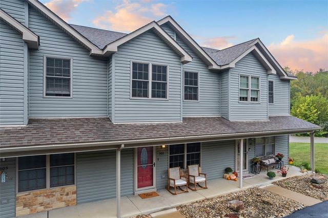 303 Wineberry Ridge Ct, Sewickley Twp, PA 15642