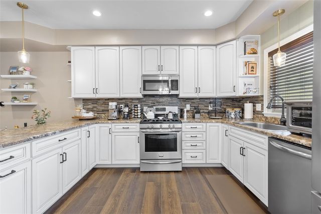 303 Wineberry Ridge Ct, Sewickley Twp, PA 15642