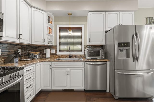 303 Wineberry Ridge Ct, Sewickley Twp, PA 15642