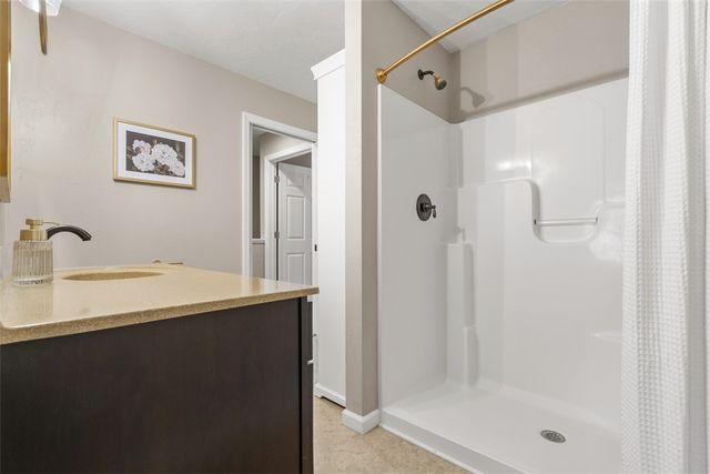 303 Wineberry Ridge Ct, Sewickley Twp, PA 15642