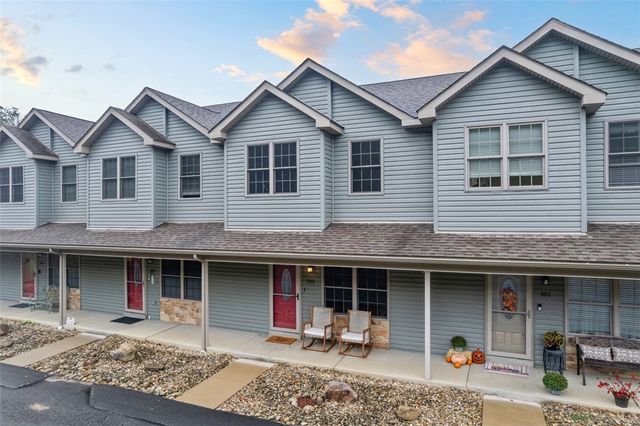 303 Wineberry Ridge Ct, Sewickley Twp, PA 15642