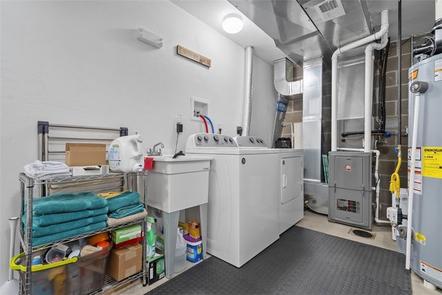 303 Wineberry Ridge Ct, Sewickley Twp, PA 15642