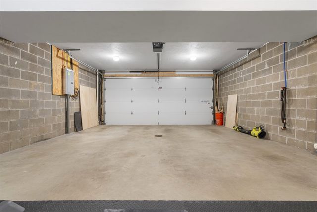 303 Wineberry Ridge Ct, Sewickley Twp, PA 15642