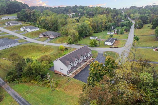 303 Wineberry Ridge Ct, Sewickley Twp, PA 15642