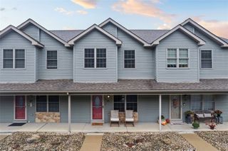 303 Wineberry Ridge Ct, Sewickley Twp, PA 15642