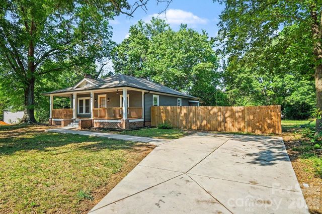 1601 Lawing Road, Charlotte, NC 28216
