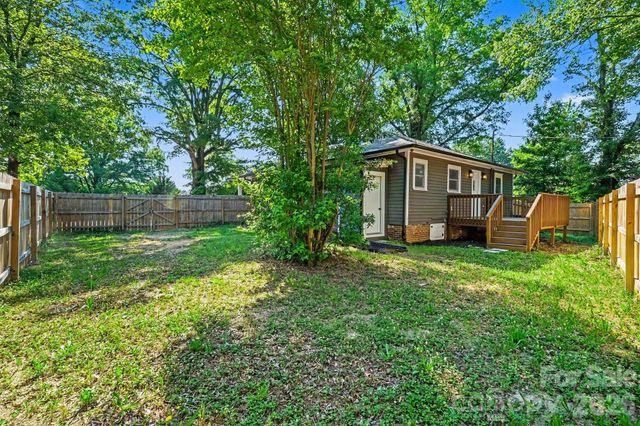 1601 Lawing Road, Charlotte, NC 28216