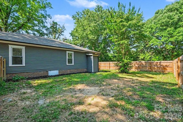1601 Lawing Road, Charlotte, NC 28216