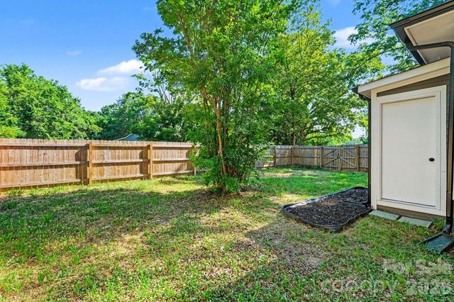 1601 Lawing Road, Charlotte, NC 28216
