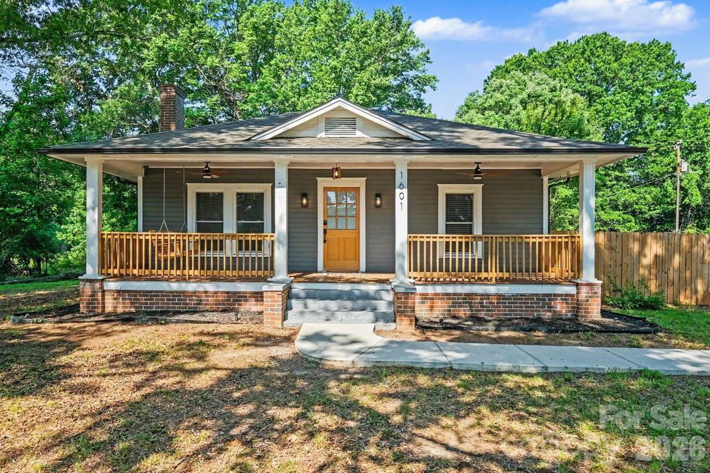 1601 Lawing Road, Charlotte, NC 28216