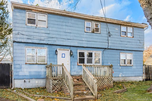 6 Sportsman Court, Shirley, NY 11967