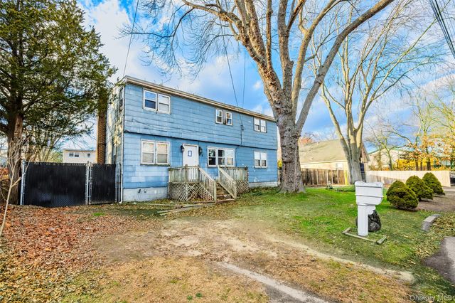 6 Sportsman Court, Shirley, NY 11967