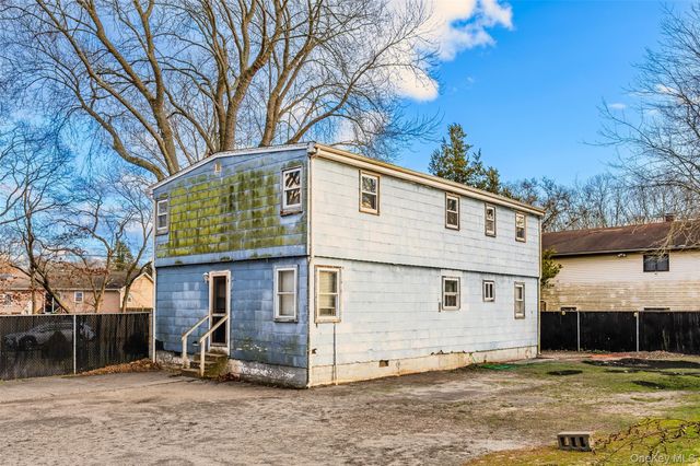 6 Sportsman Court, Shirley, NY 11967