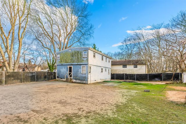 6 Sportsman Court, Shirley, NY 11967