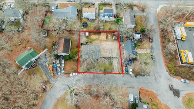 6 Sportsman Court, Shirley, NY 11967