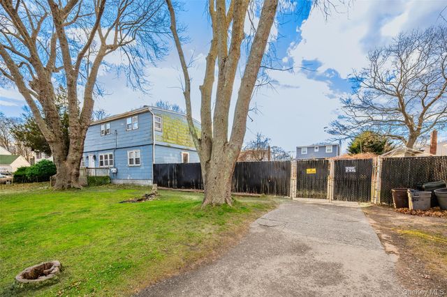 6 Sportsman Court, Shirley, NY 11967