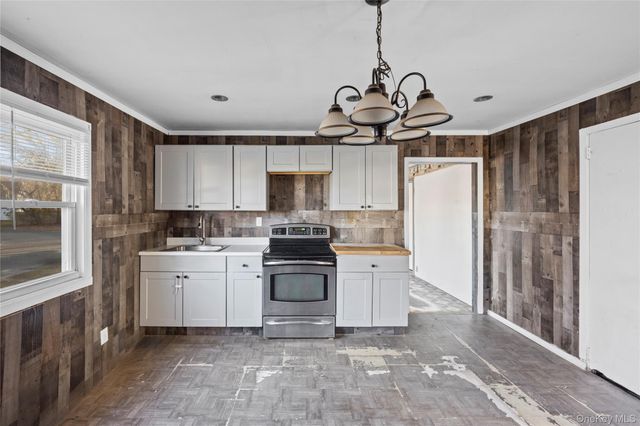 6 Sportsman Court, Shirley, NY 11967