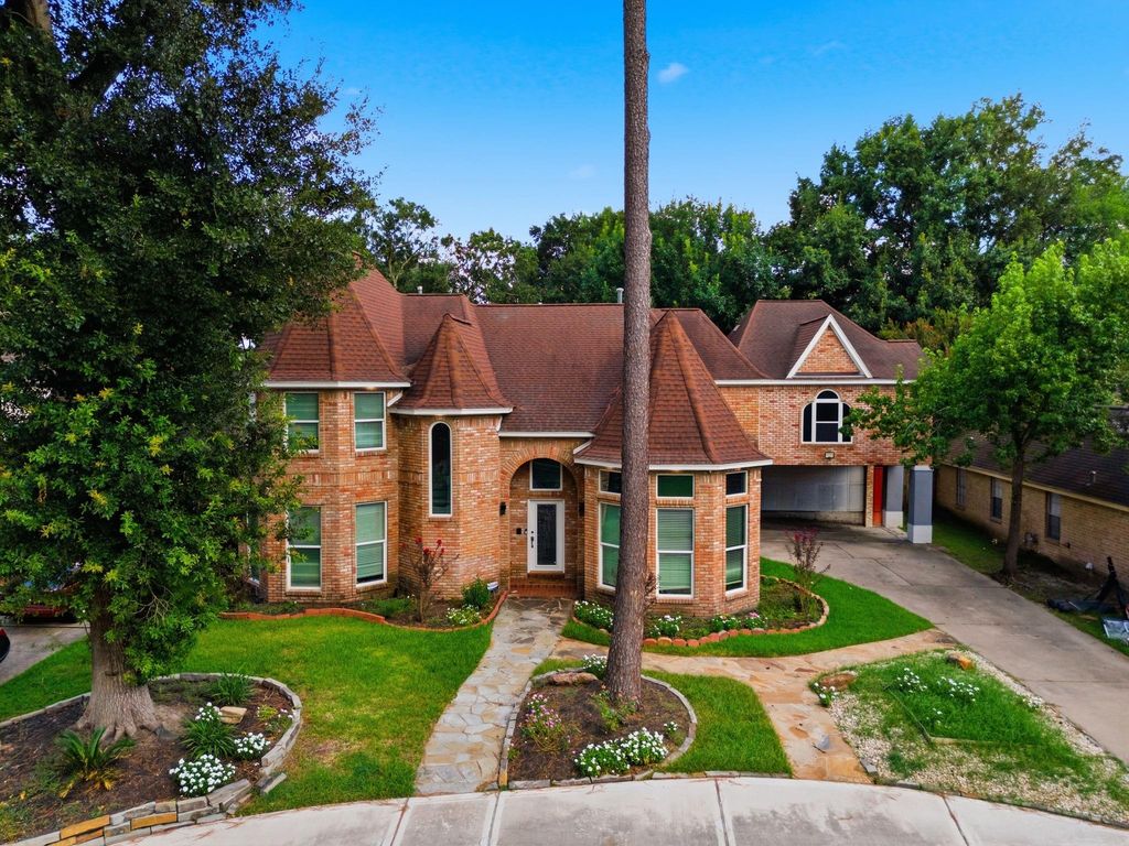 6915 Pebble Beach Drive, Houston, TX 77069