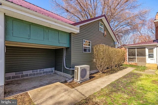 22 FAIRMONT AVE, Shepherdstown, WV 25443