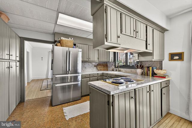 22 FAIRMONT AVE, Shepherdstown, WV 25443