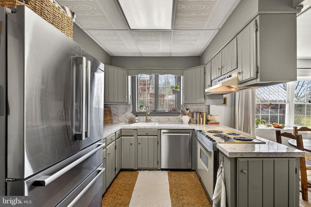 22 FAIRMONT AVE, Shepherdstown, WV 25443