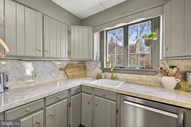 22 FAIRMONT AVE, Shepherdstown, WV 25443