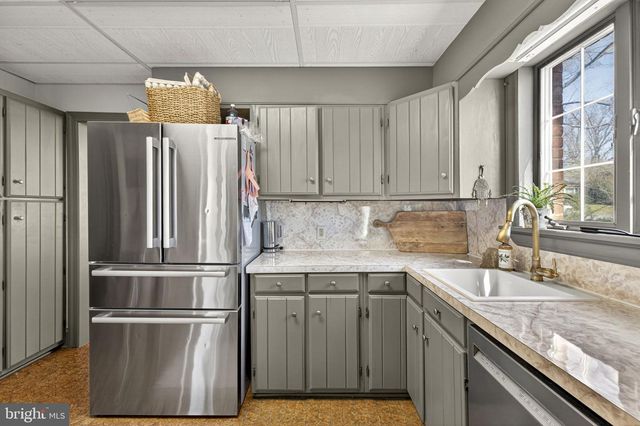 22 FAIRMONT AVE, Shepherdstown, WV 25443