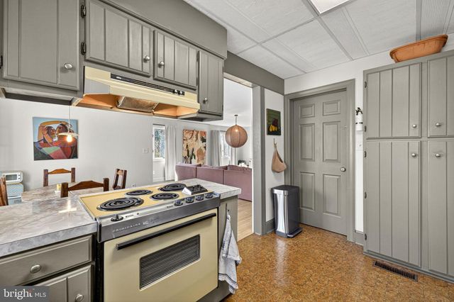 22 FAIRMONT AVE, Shepherdstown, WV 25443