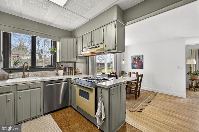 22 FAIRMONT AVE, Shepherdstown, WV 25443