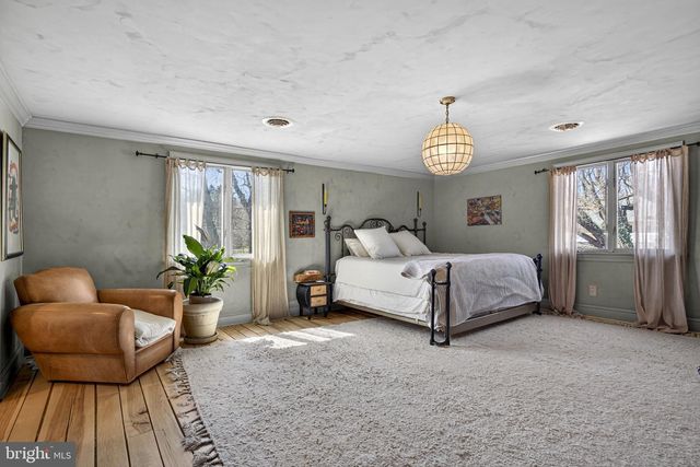 22 FAIRMONT AVE, Shepherdstown, WV 25443