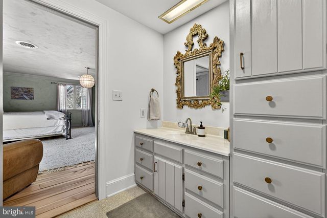 22 FAIRMONT AVE, Shepherdstown, WV 25443