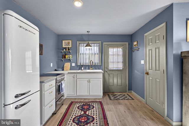 22 FAIRMONT AVE, Shepherdstown, WV 25443