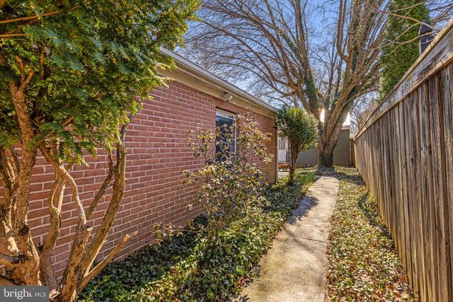 22 FAIRMONT AVE, Shepherdstown, WV 25443