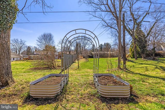 22 FAIRMONT AVE, Shepherdstown, WV 25443