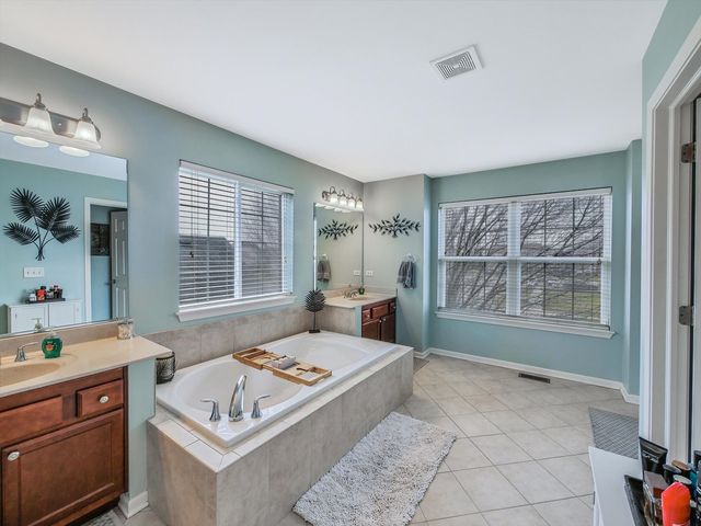 9668 Rainsford Drive, Huntley, IL 60142