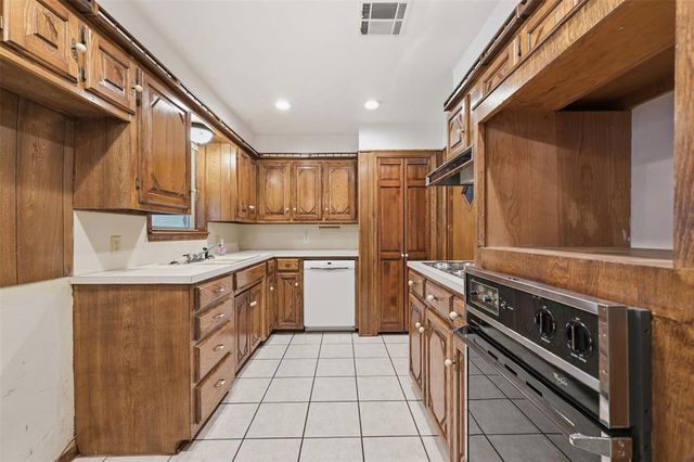 1313 Regency Boulevard, Moore, OK 73160