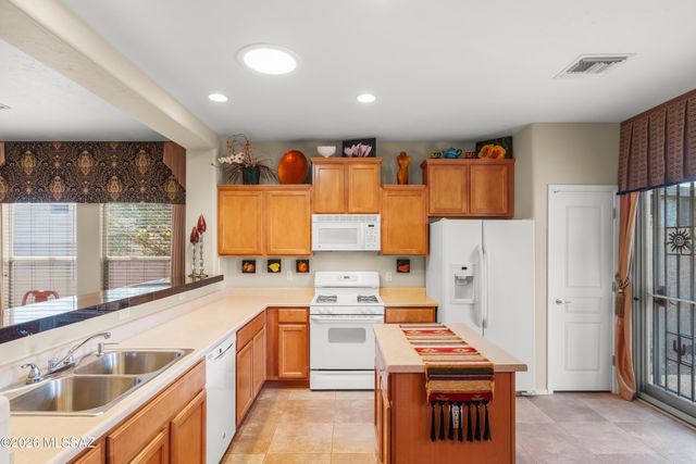 15814 S Via Cayetano, Sahuarita, AZ 85629