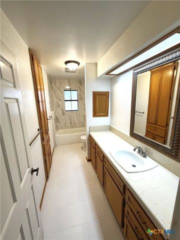 102 Tracy Lane, Victoria, TX 77904