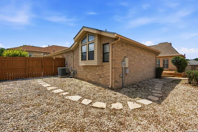 5918 BROOK FLS, Windcrest, TX 78239