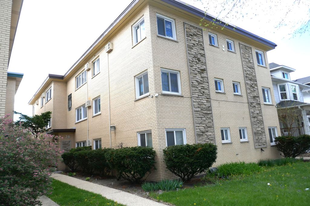 828 N Austin Boulevard 3SW, Oak Park, IL 60302