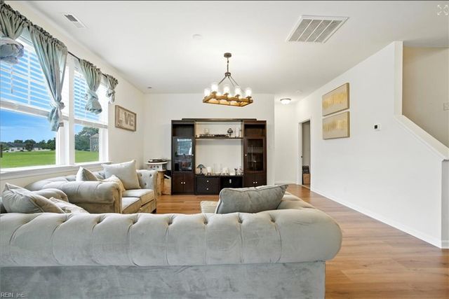 121 Meadows Landing LN, Suffolk, VA 23434