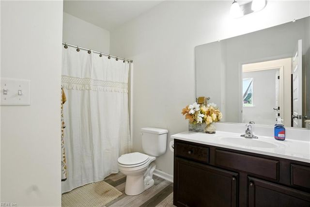 121 Meadows Landing LN, Suffolk, VA 23434