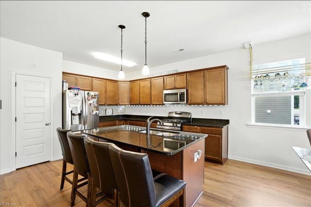121 Meadows Landing LN, Suffolk, VA 23434