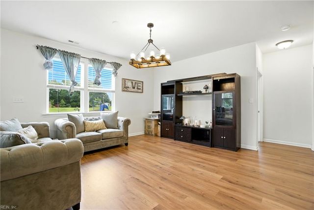 121 Meadows Landing LN, Suffolk, VA 23434