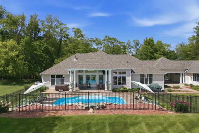 1920 High Mdw S, Niles, MI 49120